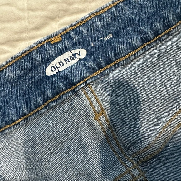 Women’s Old Navy Shorts - Picture 3 of 4